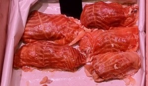 ŁOSOŚ ZRAZ Z POMIDORAMI I BAZYLIĄ N/G 2KG